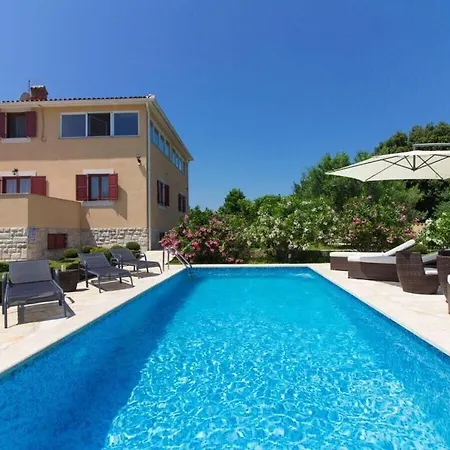 Divina Comfortable Holiday Villa