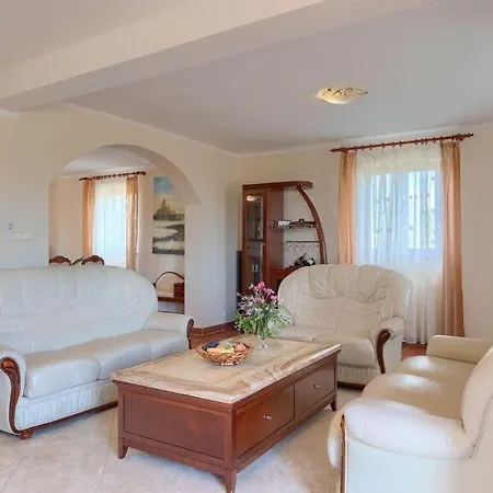 Divina Comfortable Holiday Villa *